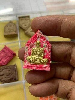 พระผงรูปเหมือน พิมพ์ห้าเหลี่ยม รุ่น ทองเหนือดวง หลวงพ่อทอง วัดบ้านไร่ ปี 2565 (พร้อมส่ง ยกลังซีนเดิม ของเเถมครบ)