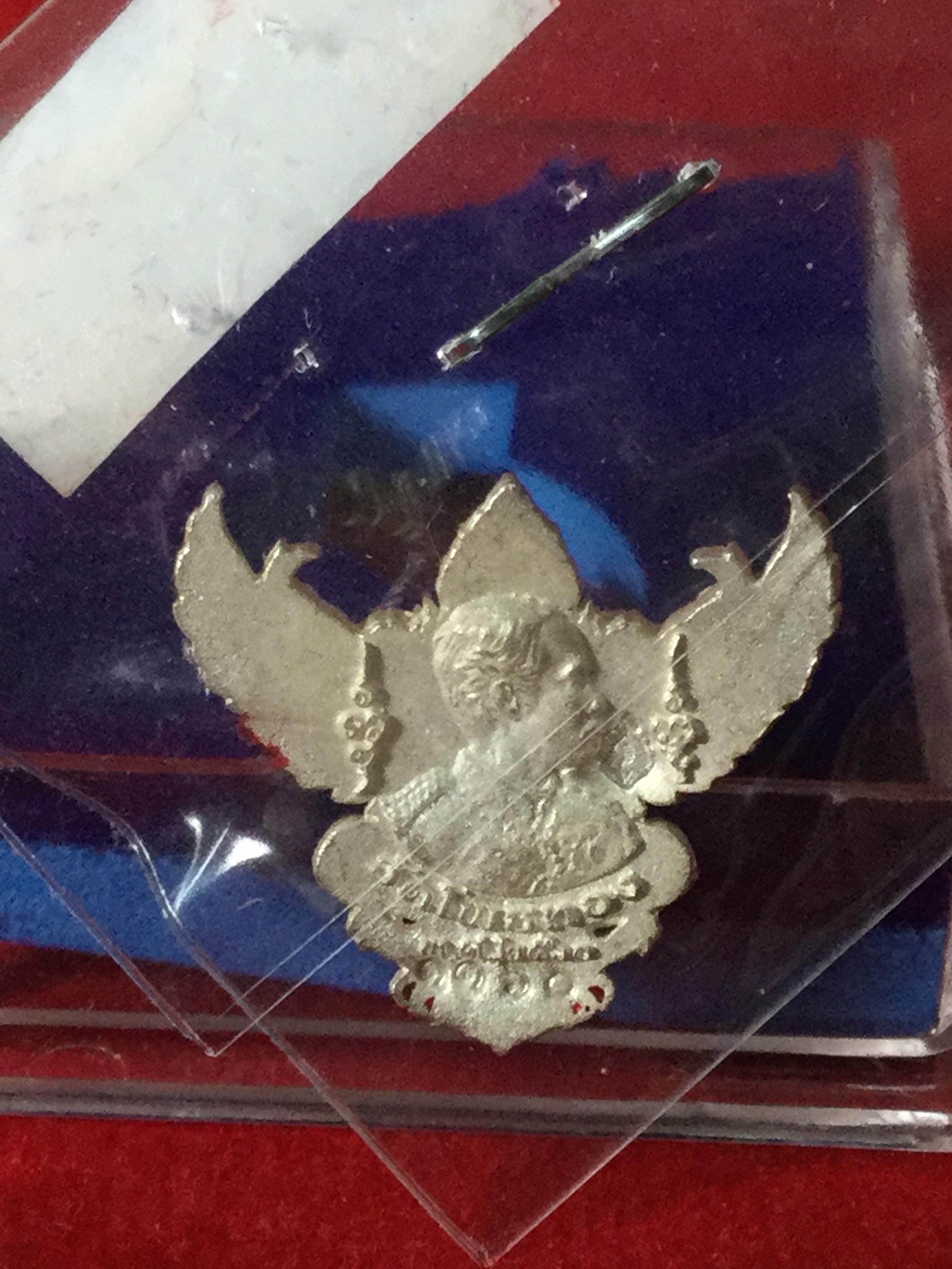 พญาครุฑ รุ่น เปิดขุมทรัพย์ เนื้อเงินลงยาแดง พิมพ์เล็ก No.1160