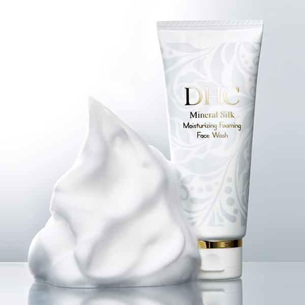 DHC Mineral silk moist forming wash โฟมล้างหน้าเนื้อละเอียด ที่นำไปสู่ผิวที่อ่อนนุ่มและเรียบเนียนราวกับเกิดใหม่ 100G
