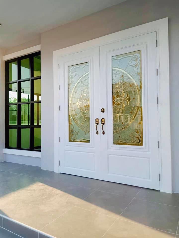 ประตูไม้สักกระจกนิรภัยบานคู่