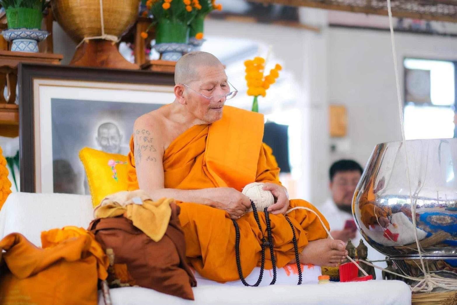 พระผงพระแม่ธรณีค้ำดวง หลวงปู่มหาศิลา รายการที่2 ตะกรุดเงิน (พร้อมส่ง)