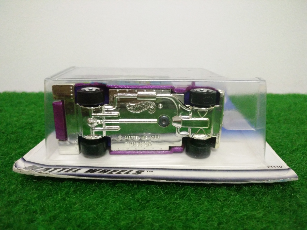 Hot Wheels Ambulance; Street Art Series #3 of 4