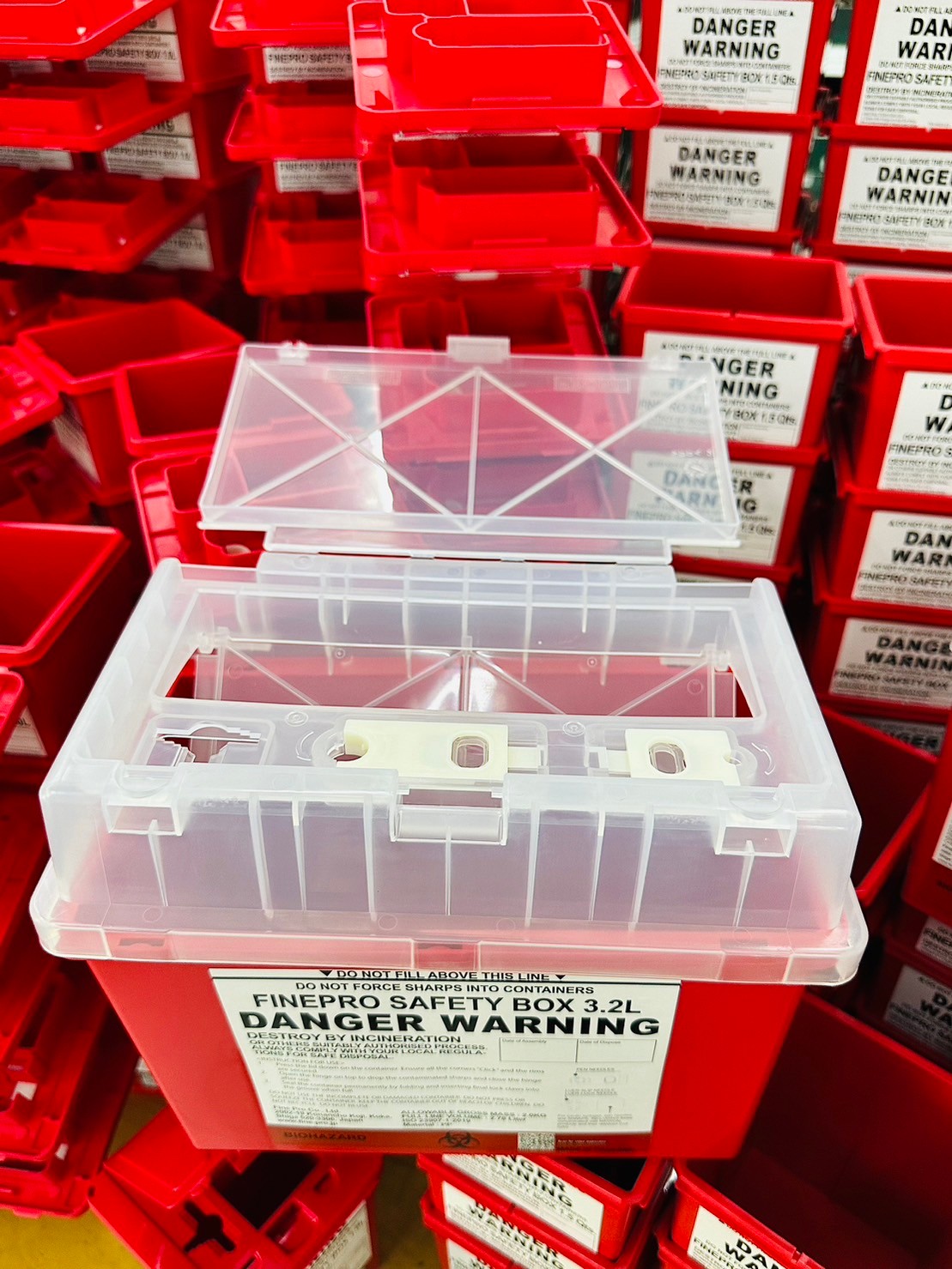 ถังทิ้งเข็มกล่องแดงสี่เหลี่ยมFinepro Safety Box ถังทิ้งเข็มกล่องแดงสี่เหลี่ยมFinepro Safety Box