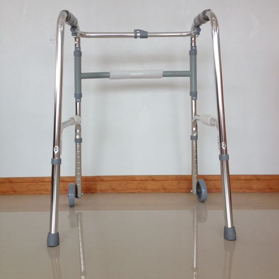 วอคเกอร์ (แบบมีล้อ)