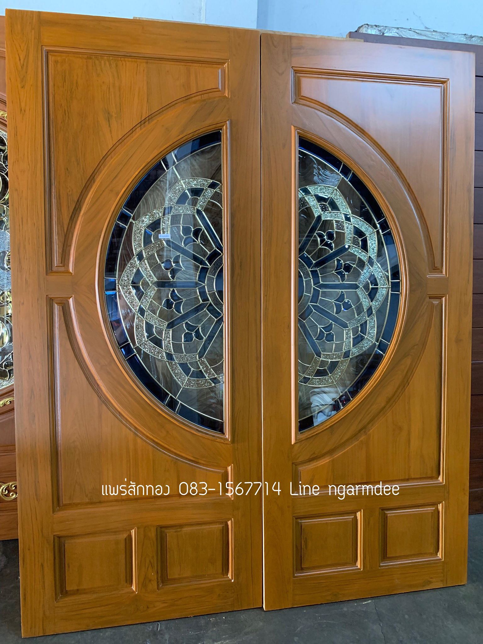 ประตูไม้สักกระจกนิรภัยบานคู่