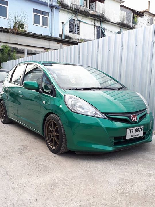 สีเขียวมุก