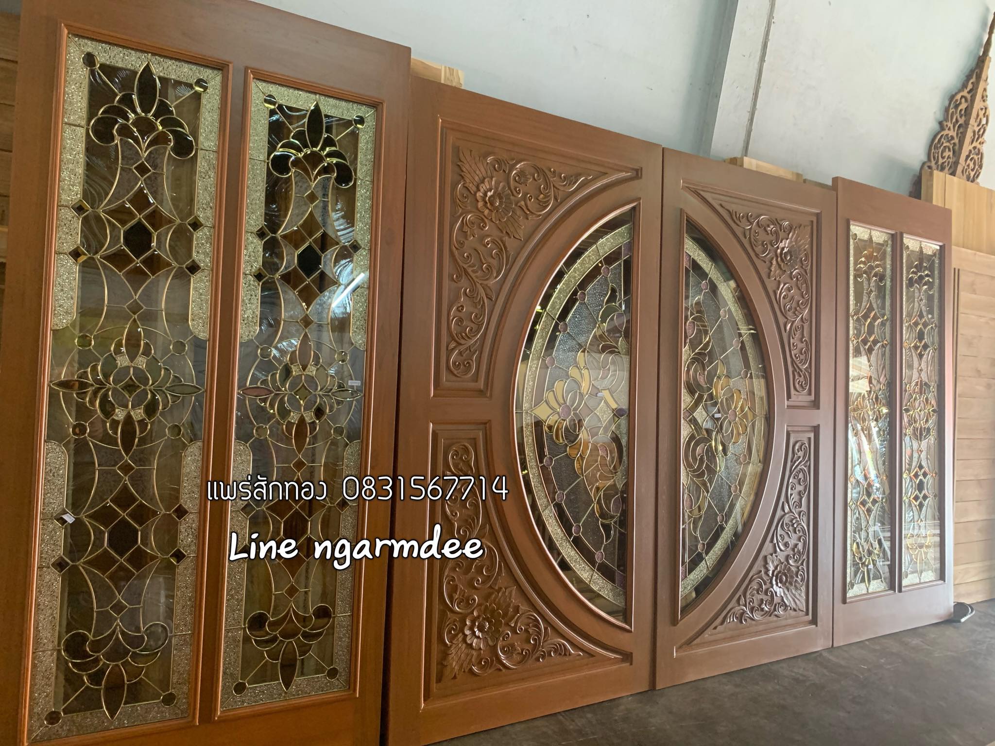 ประตูไม้สักกระจกนิรภัย