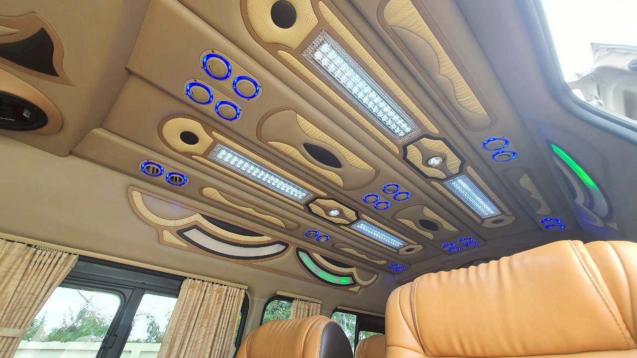 TOYOTA COMMUTER 3.0 A/T 2015