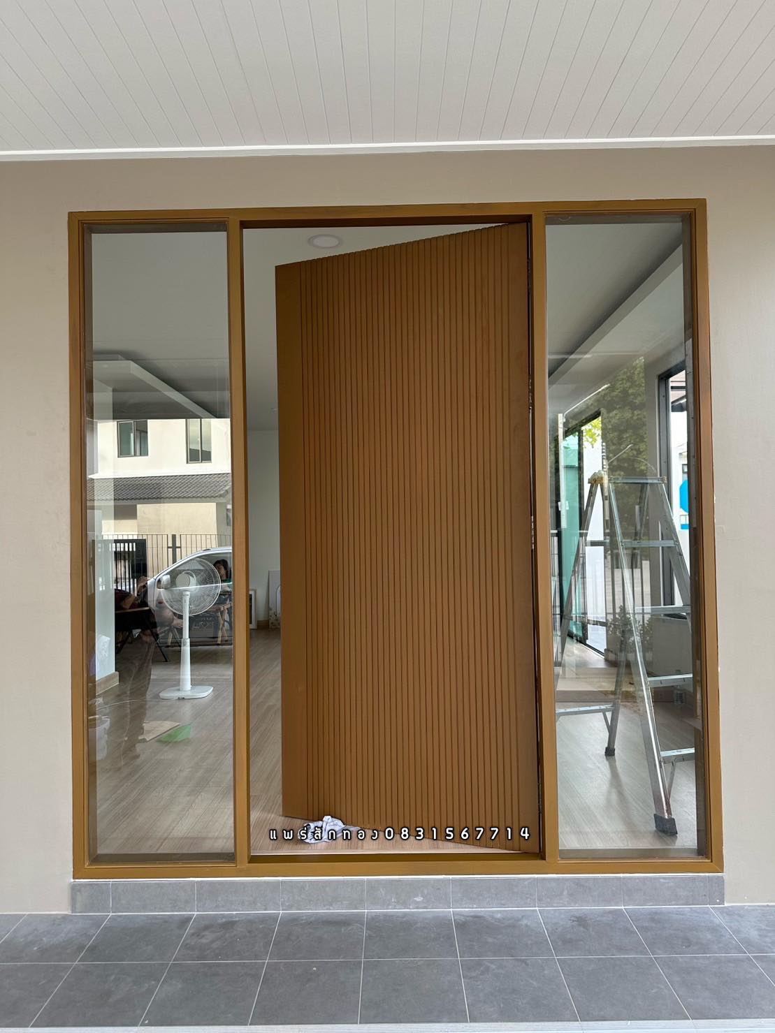 ประตูไม้สัก