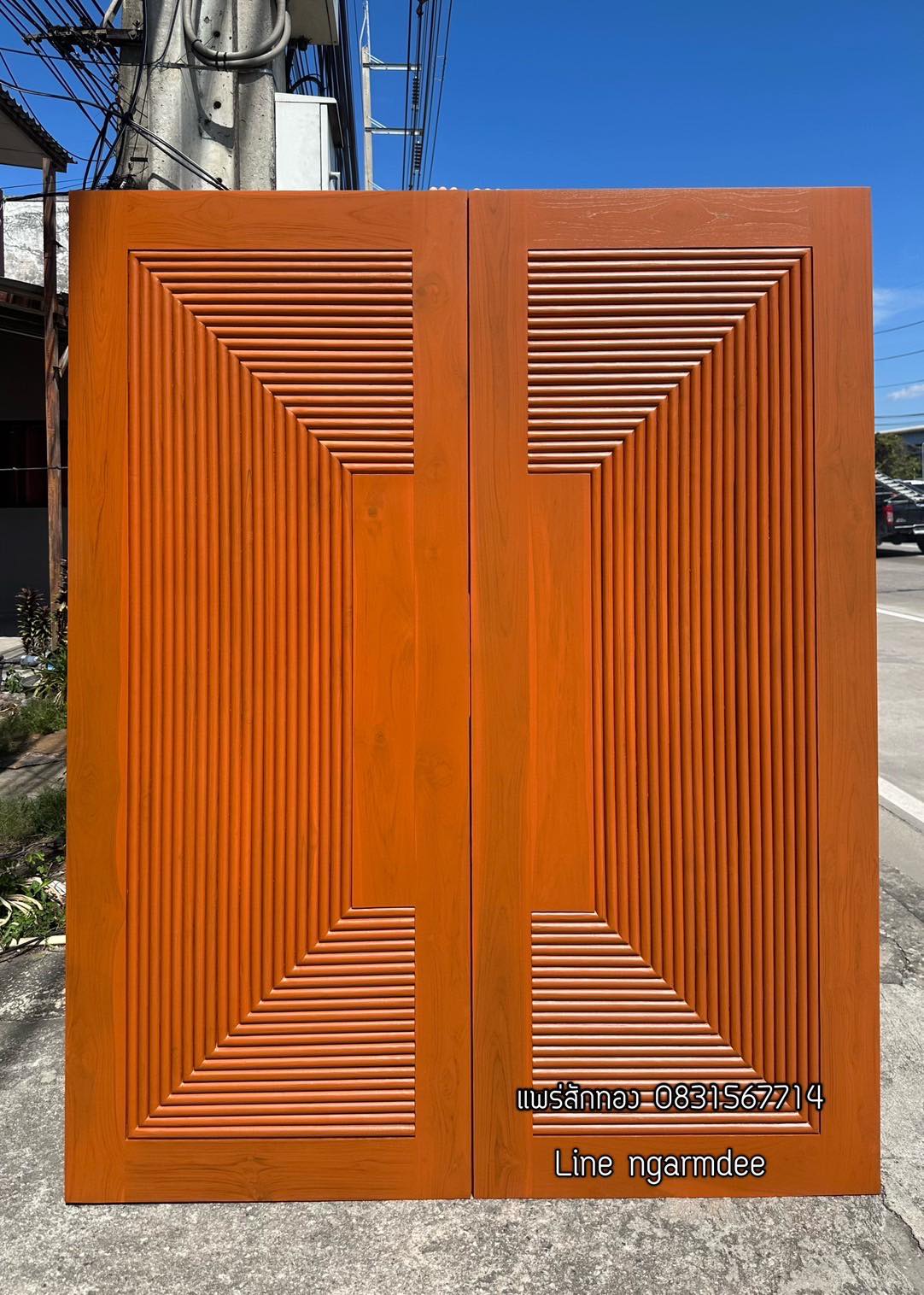 ประตูไม้สัก