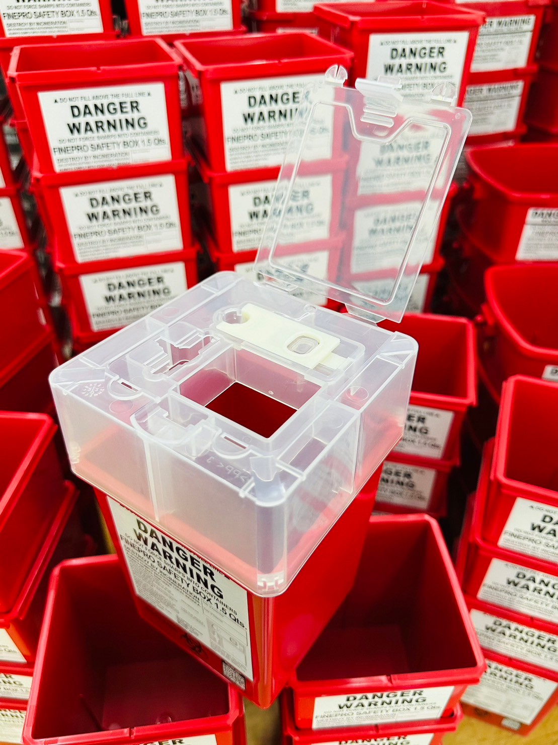 ถังทิ้งเข็มกล่องแดงสี่เหลี่ยมFinepro Safety Box ถังทิ้งเข็มกล่องแดงสี่เหลี่ยมFinepro Safety Box