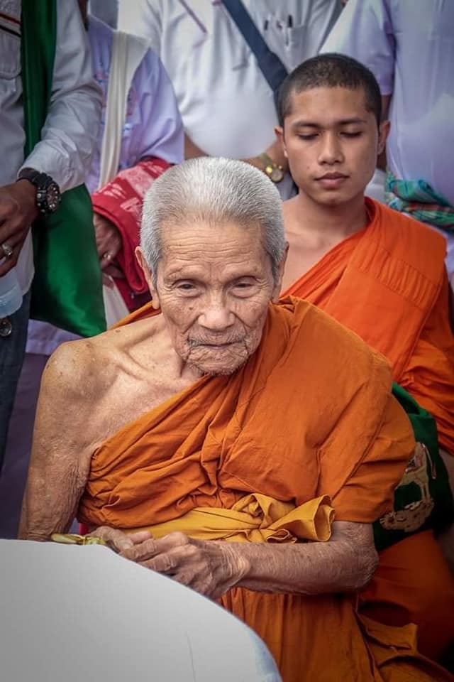 รูปหล่อ ไอ้ไข่ วัดเจดีย์ รุ่นอริยทรัพย์ 2562