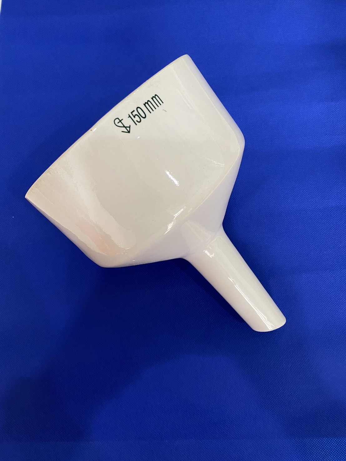 กรวยกรองบุชเนอร์ จีน ศก. 150 mm Buchner Funnel Porcelain