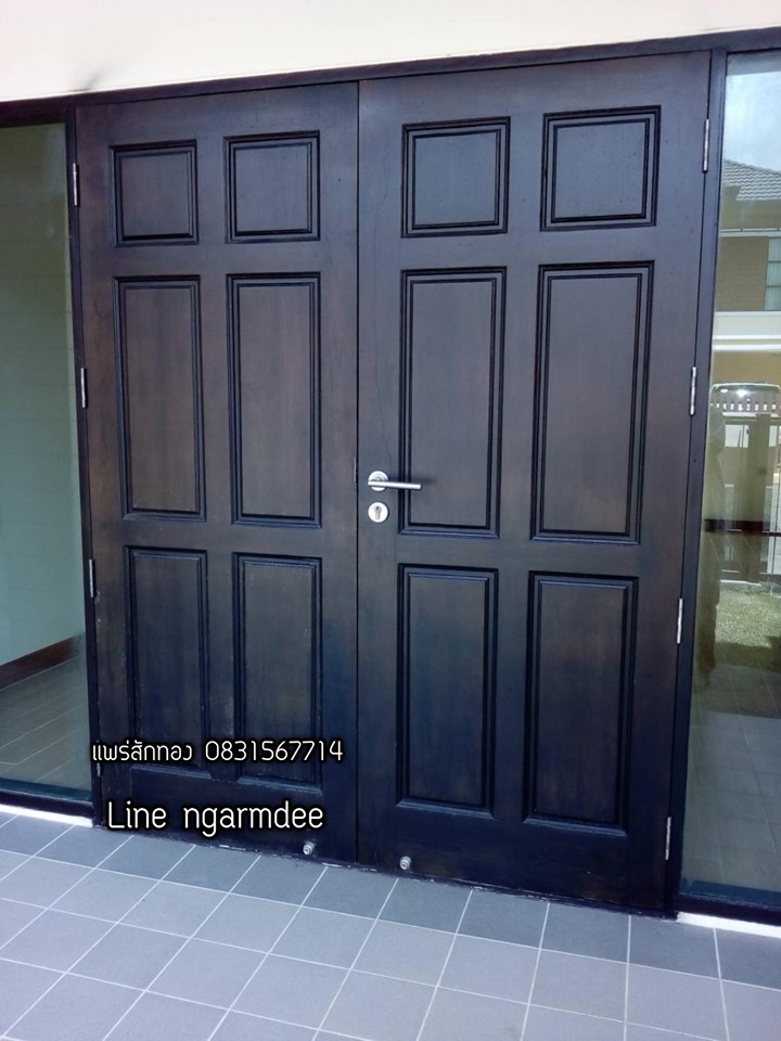 ประตูไม้สักบานคู่