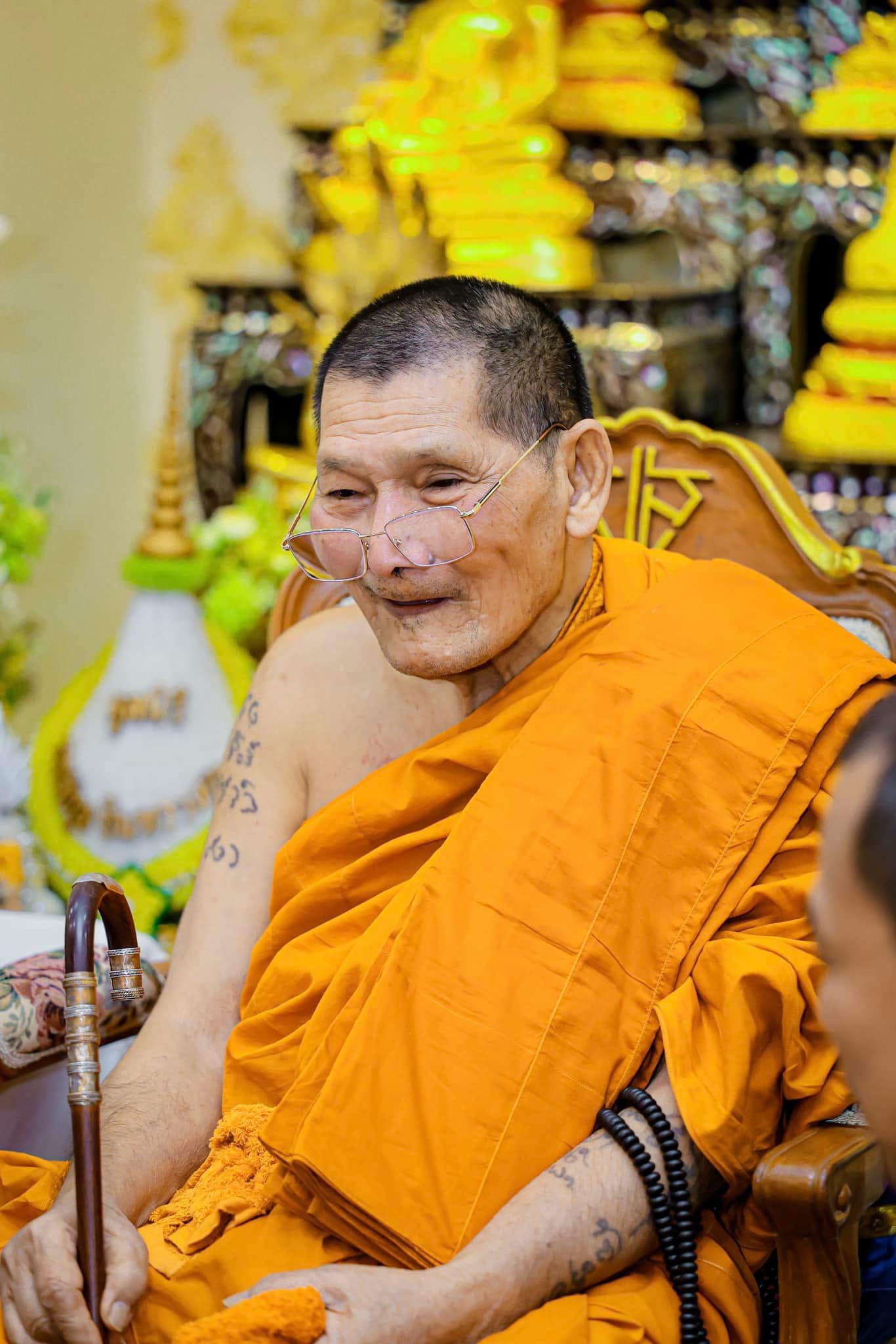 เหรียญไหว้ครูประจำปี ๖๘ รุ่นมหาจักรพรรดิยอดรวย “เหรียญเสมา” (ซีรี่ย์ 2) พระราชวัชรธรรมโสภณ (หลวงปู่ศิลา สิริจันโท)