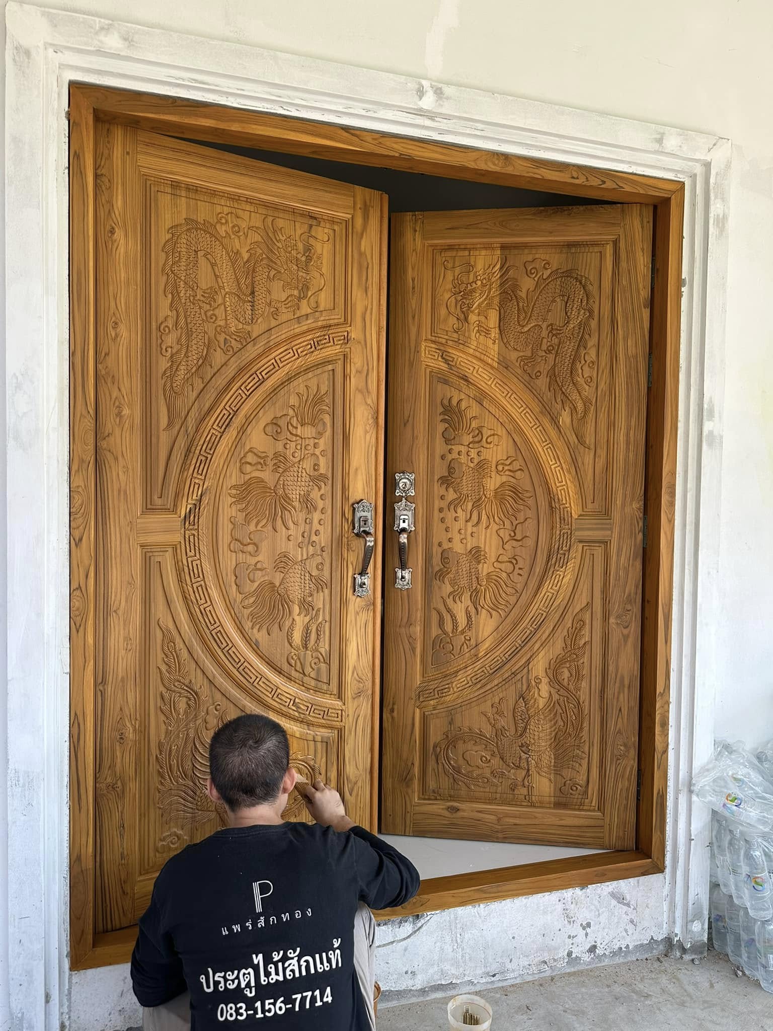 ประตูไม้สัก