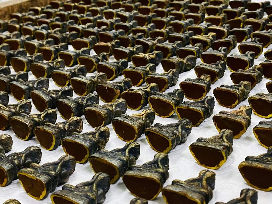 พระผงน้ำมันปิดตาตุ๊กตา(ยกลัง)พร้อมส่ง