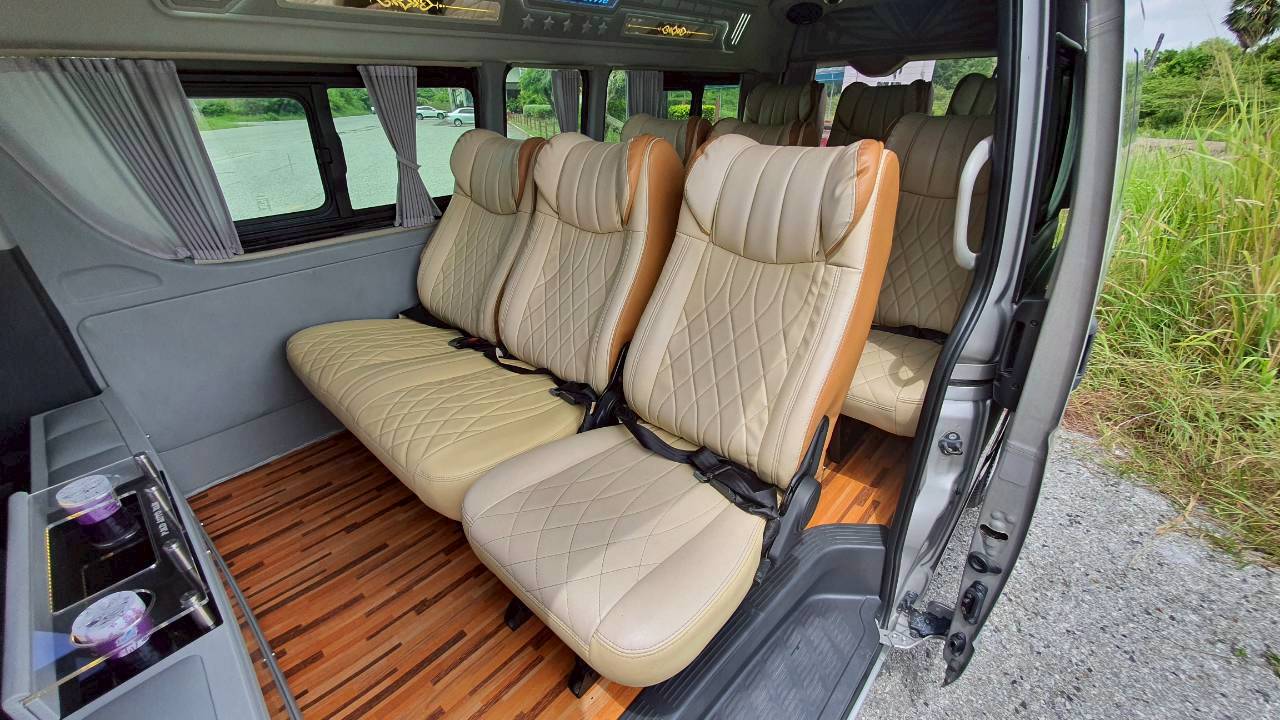 TOYOTA COMMUTER 3.0 A/T 2016