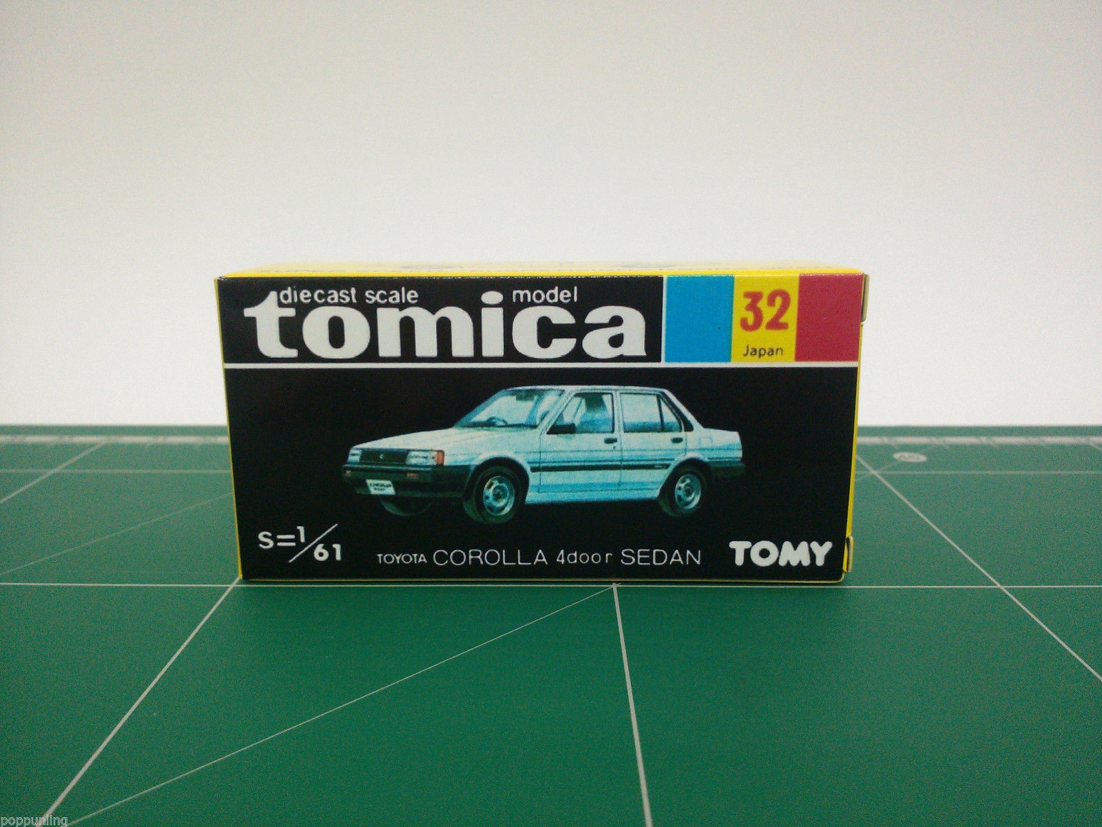 กล่องพิมพ์ Reproduction Box สำหรับ Tomica Black Box No.32 Toyota Corolla 4door Sedan (กล่องเปล่า, ไม่มีรถ)
