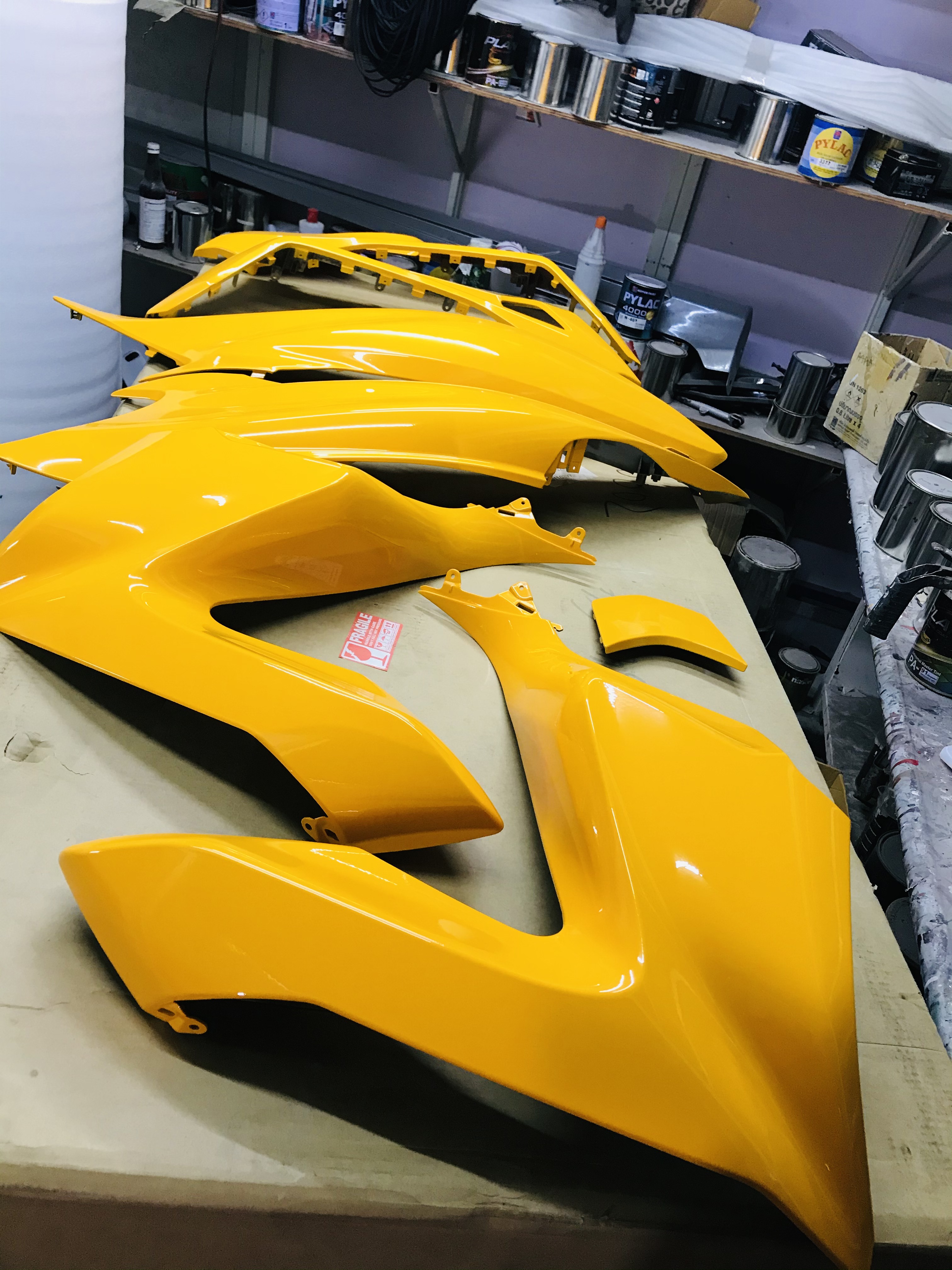 สีเหลือง อมส้ม