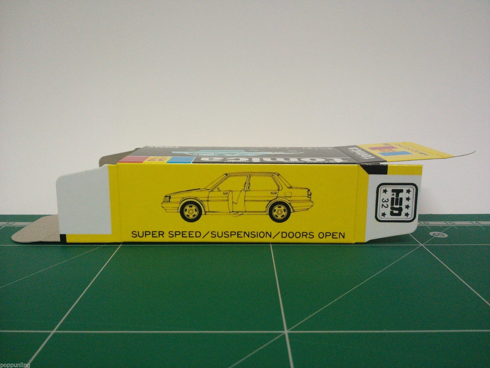 กล่องพิมพ์ Reproduction Box สำหรับ Tomica Black Box No.32 Toyota Corolla 4door Sedan (กล่องเปล่า, ไม่มีรถ)