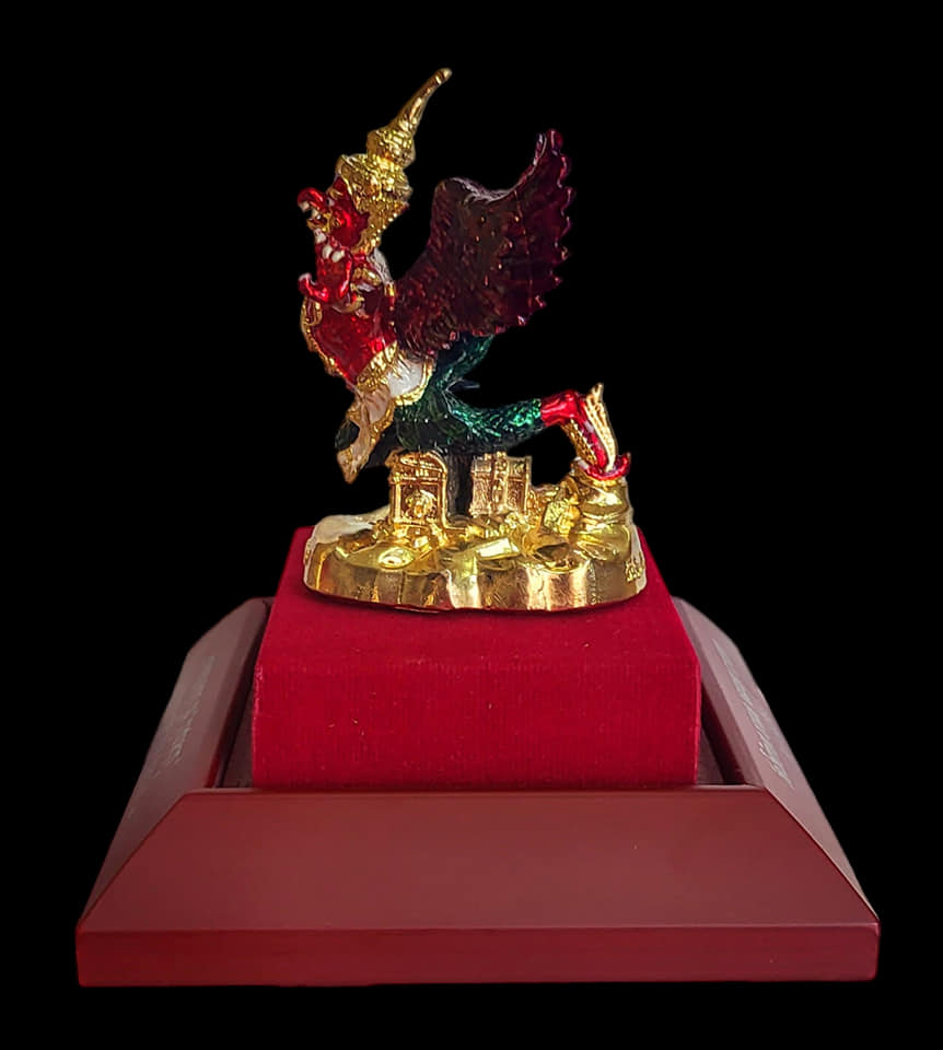 พญาครุฑ รุ่น ราชาครุฑ ขนาดตั้งหน้ารถ 3 นิ้ว(พร้อมส่ง)