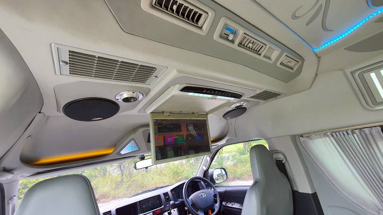 TOYOTA COMMUTER 3.0 A/T 2016