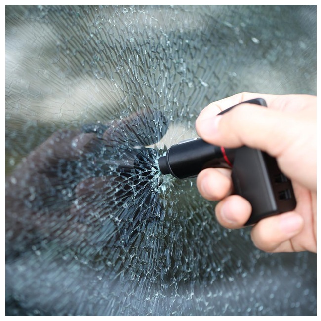 อุปกรณ์ช่วยชีวิตพร้อมที่ชาร์จมือถือในรถยนต์ยี่ห้อ Stinger