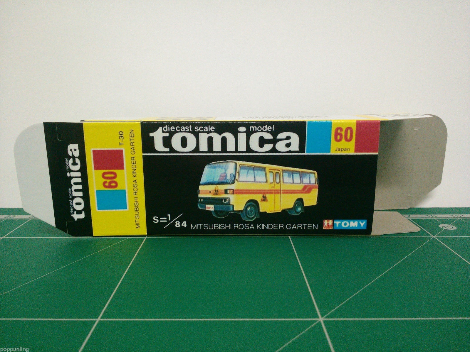 กล่องพิมพ์ Reproduction Box สำหรับ Tomica Black Box No.60 Mitsubishi Rosa Kinder Garten (กล่องเปล่า, ไม่มีรถ)