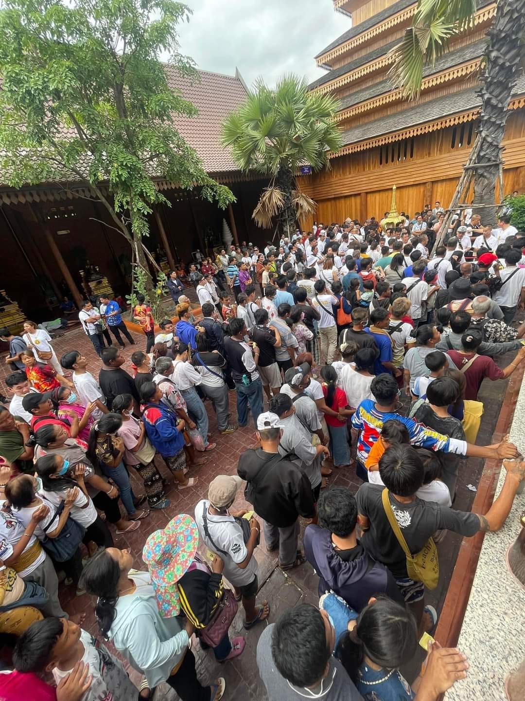 เหรียญเจริญพรบน พระอาจารย์สุริยันต์ รายการ 26 เนื้อทองแดงผิ้วลุ้น เลข 3624 แกะแล้วจากรายการ16ลุ้นเนื้อพระเสกแล้ว 30/6/67