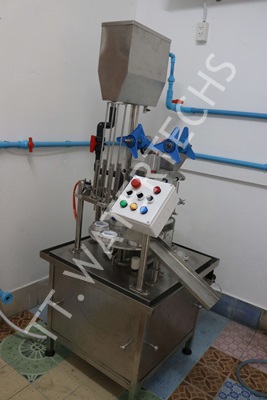 เครื่องบรรจุน้ำถ้วย6หลุมกึ่งอัตโนมัติ