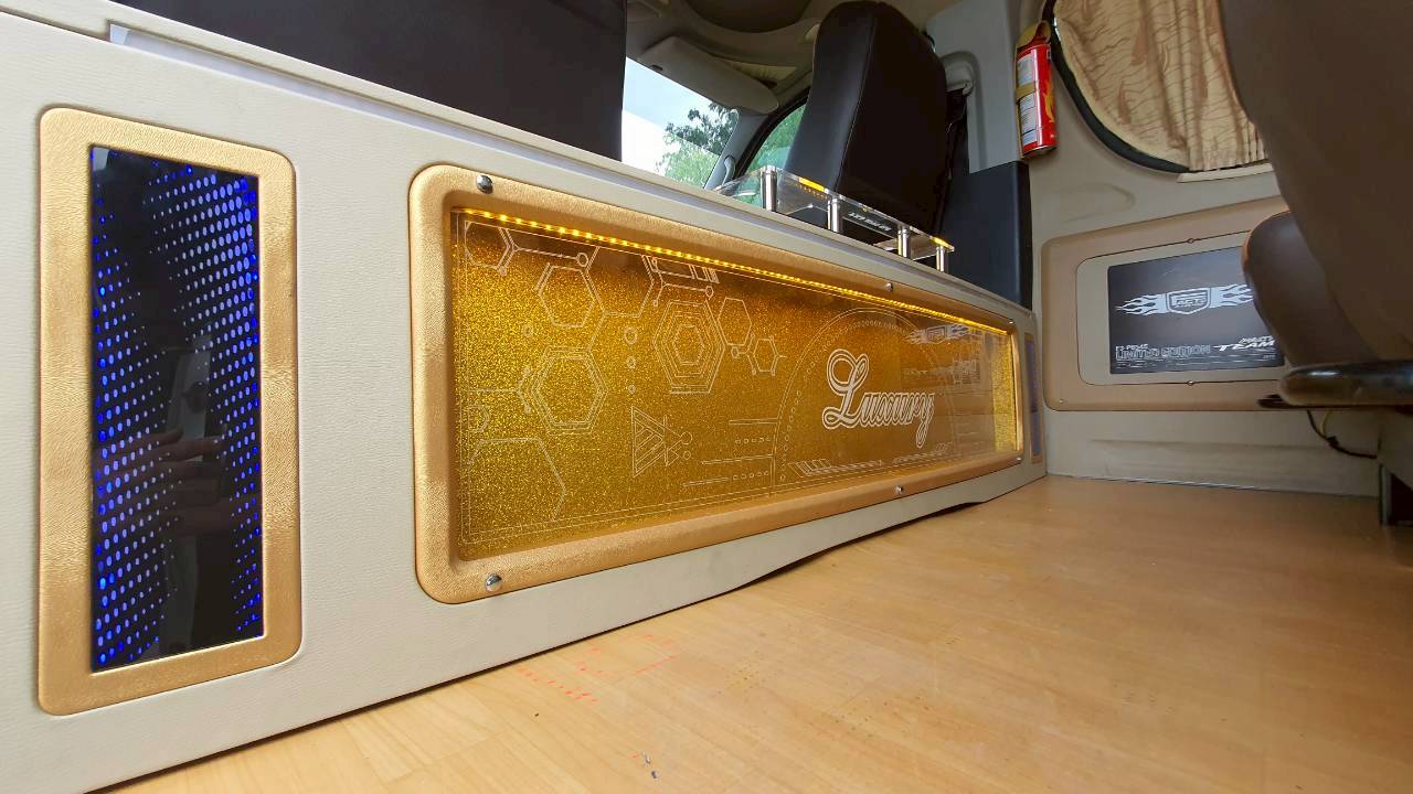 TOYOTA COMMUTER 3.0 A/T 2015