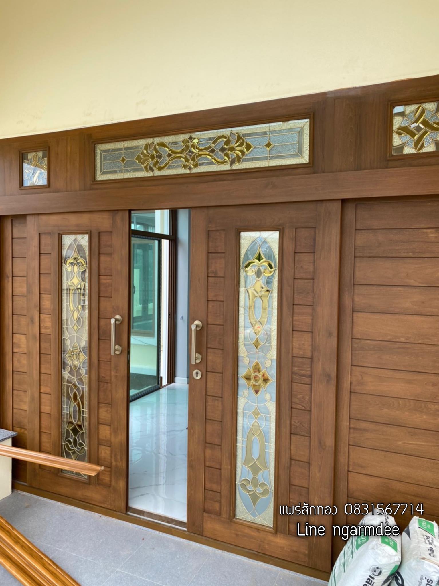 ประตูไม้สักกระจกนิรภัย