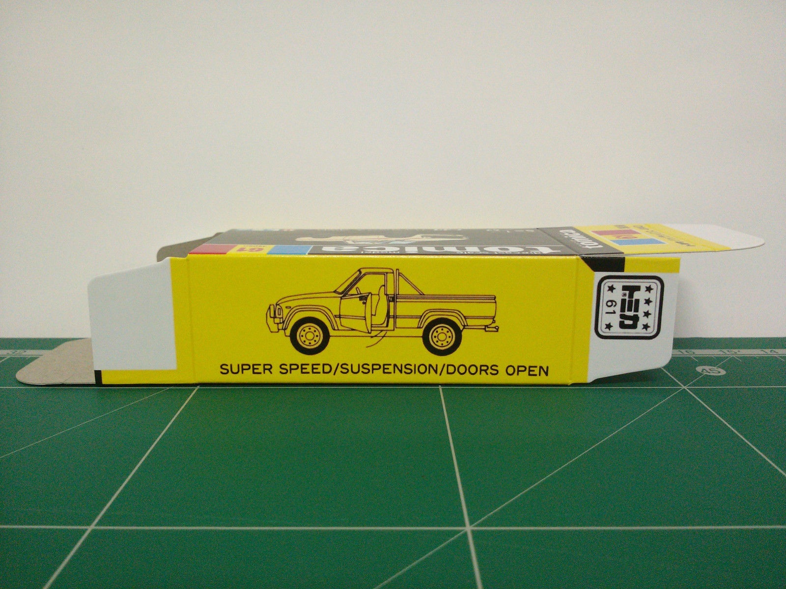 กล่องพิมพ์ Reproduction Box สำหรับ Tomica Black Box No.61 Toyota Hilux 4WD (กล่องเปล่า, ไม่มีรถ)