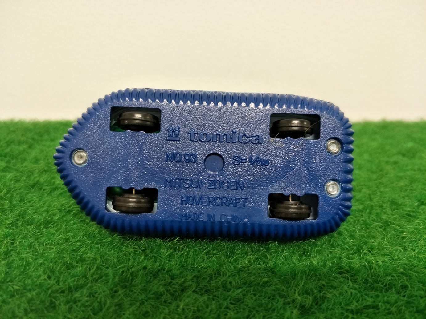 Tomy Tomica Mitsui Zosen hovercraft