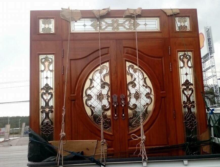 ประตูไม้สักกระจกนิรภัยบานเลื่อนบานประตูไม้สักปิด เปิด