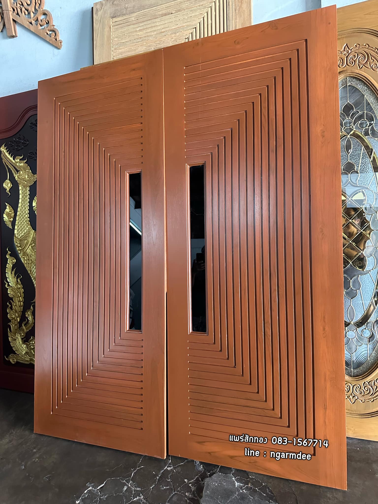 ประตูไม้สัก