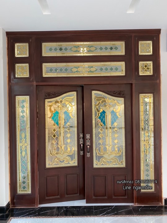 ประตูไม้สักกระจกนิรภัย