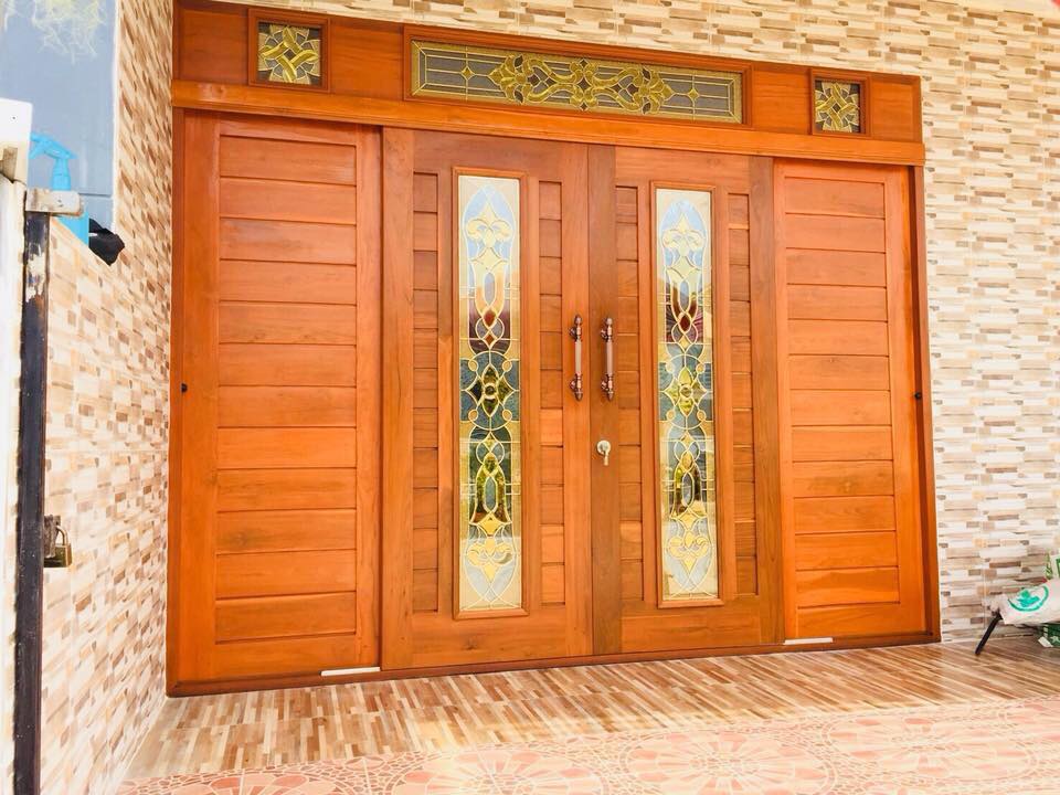 ประตูไม้สัก