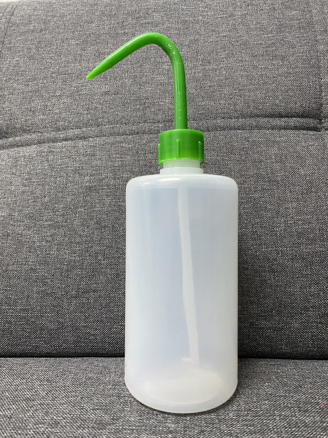 ขวดฉีดน้ำกลั่น 500 ml ปากแคบ สายฉีดยาวสีเขียว Wash Bottle
