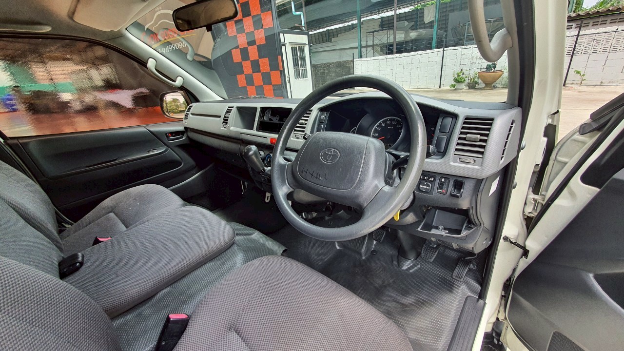 TOYOTA COMMUTER 2.7 CNG M/T 2012