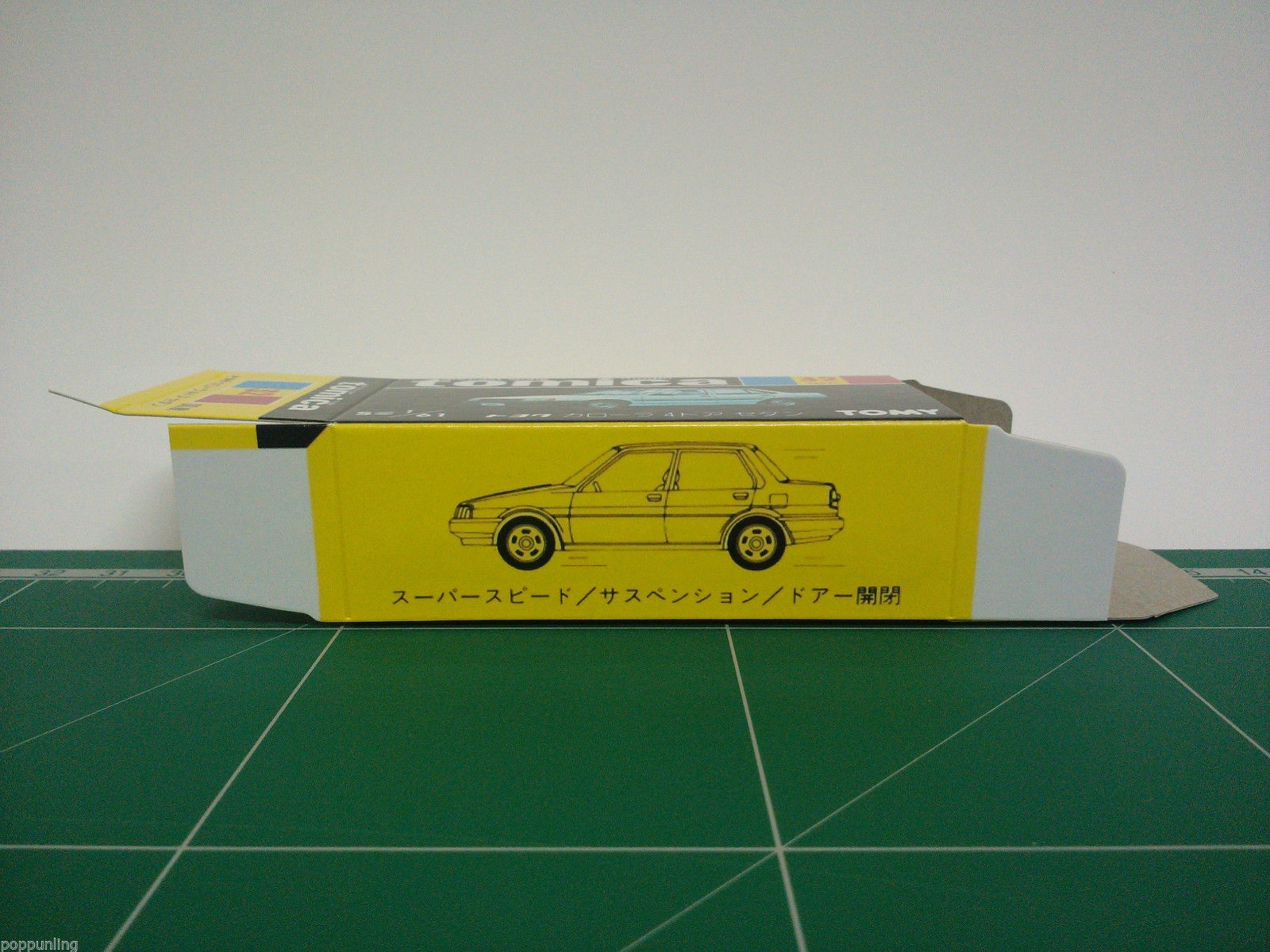 กล่องพิมพ์ Reproduction Box สำหรับ Tomica Black Box No.32 Toyota Corolla 4door Sedan (กล่องเปล่า, ไม่มีรถ)