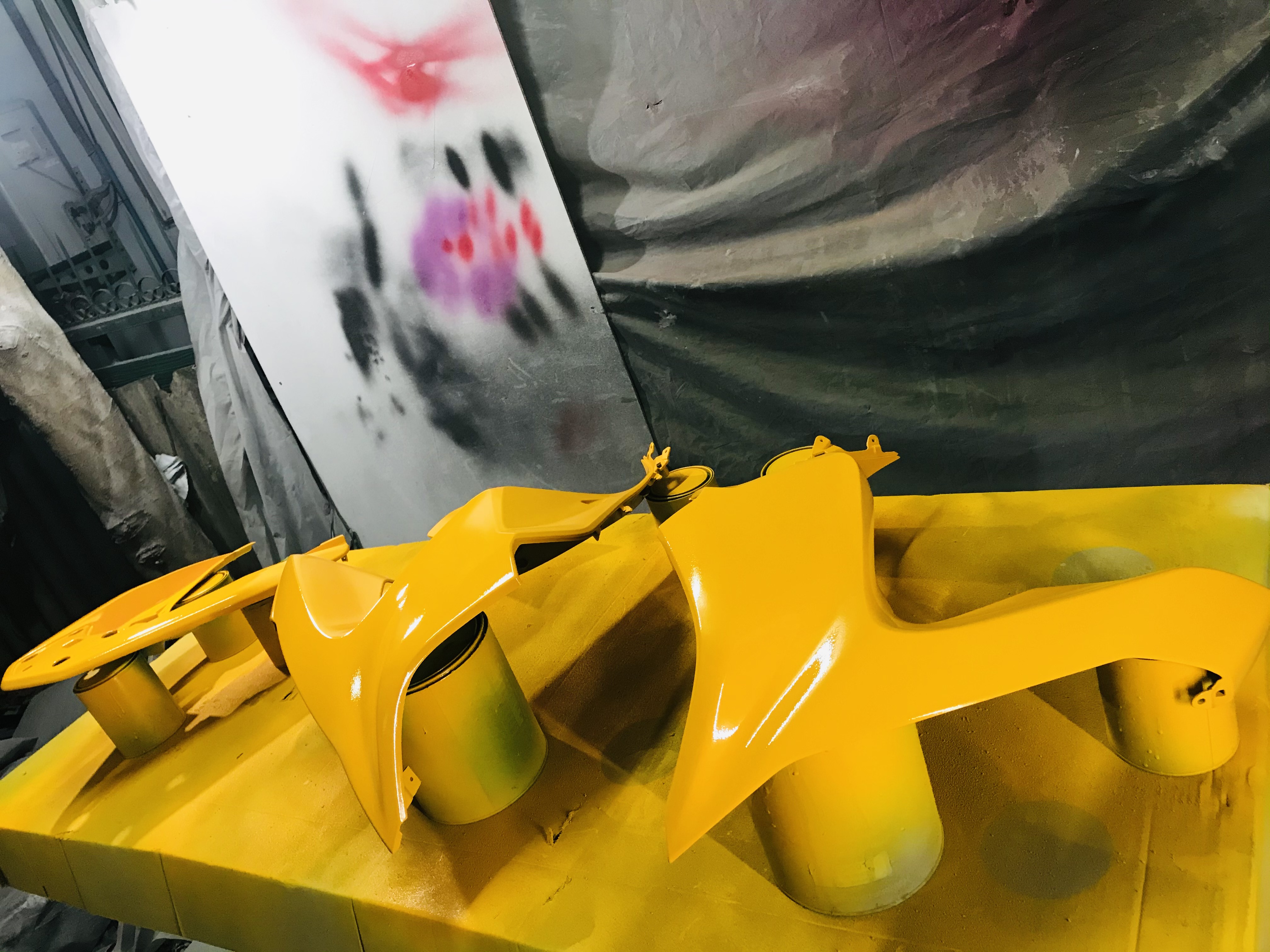 สีเหลือง อมส้ม