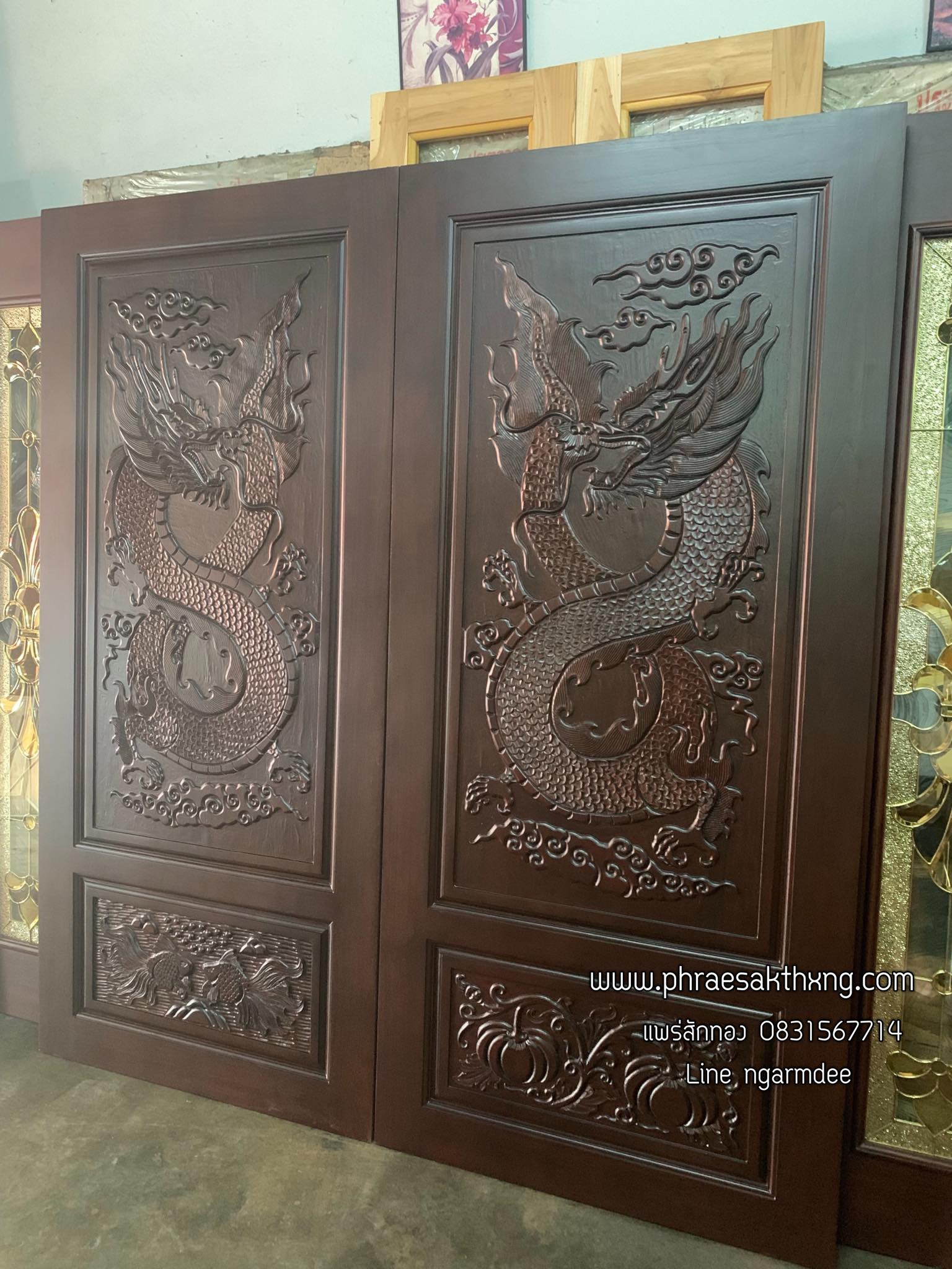 ประตูไม้สักลายมังกร