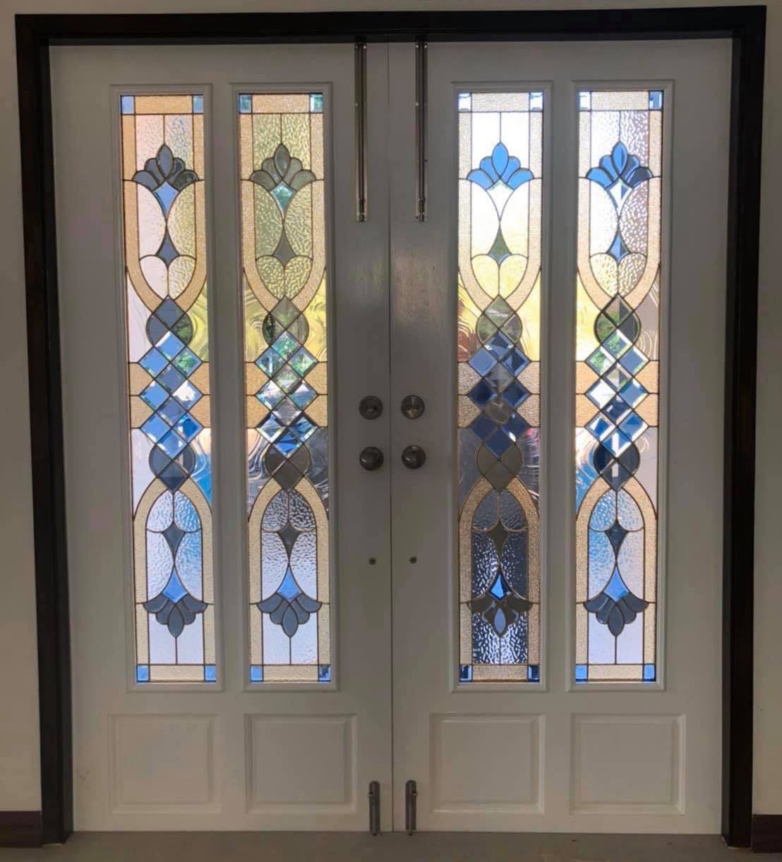 ประตูไม้สักกระจกนิรภัยบานคู่