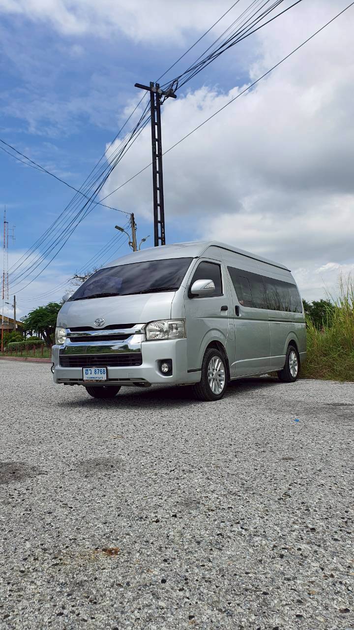 TOYOTA COMMUTER 3.0 A/T 2016
