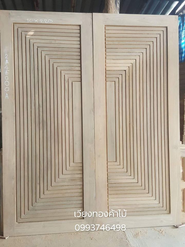 ประตูไม้สักบานคู่