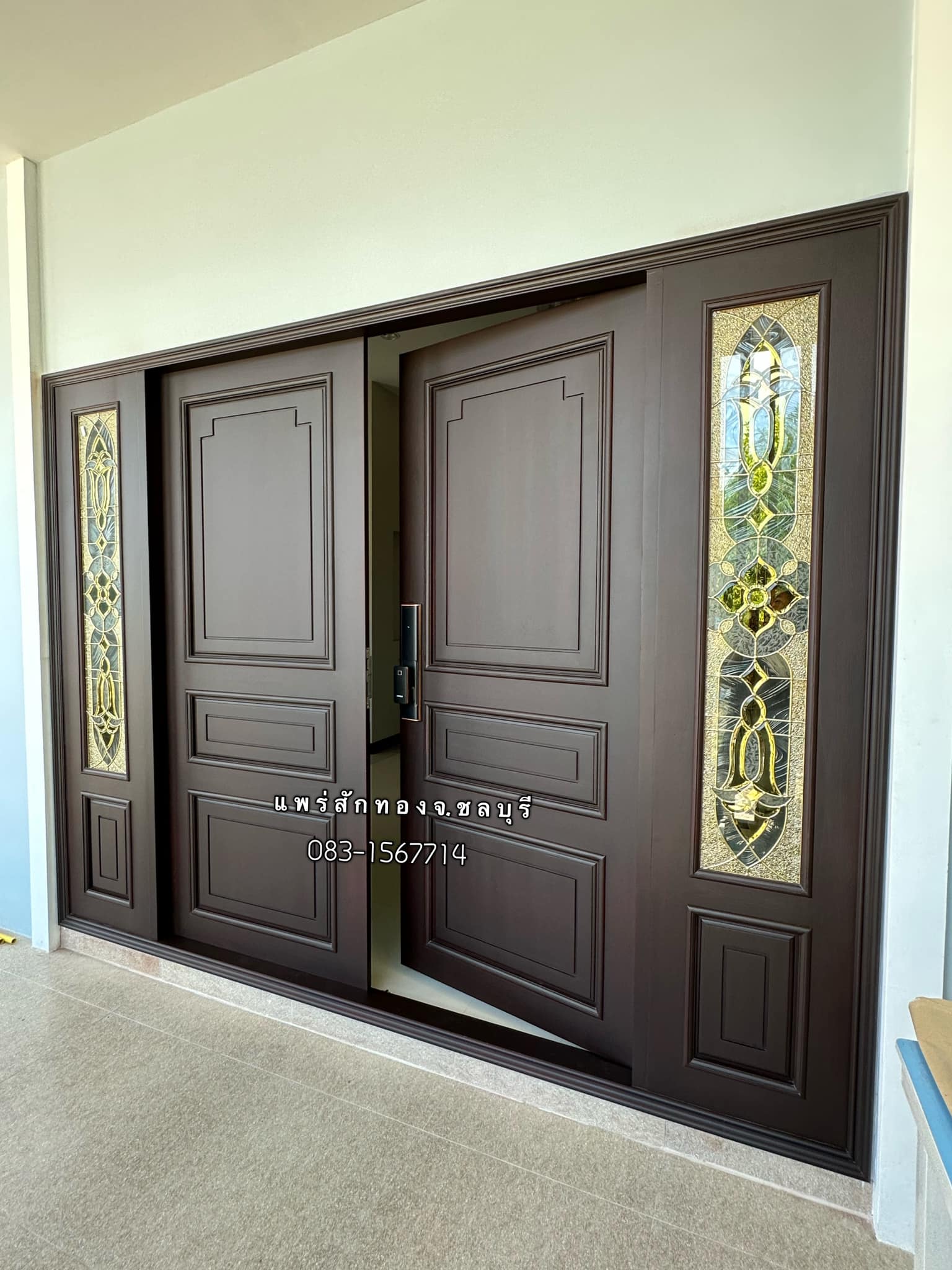 ประตูไม้สัก