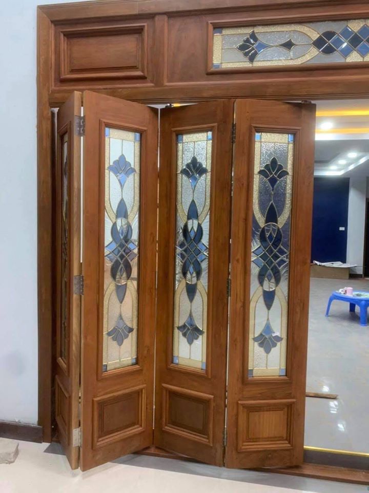 ประตูไม้สักกระจกนิรภัย