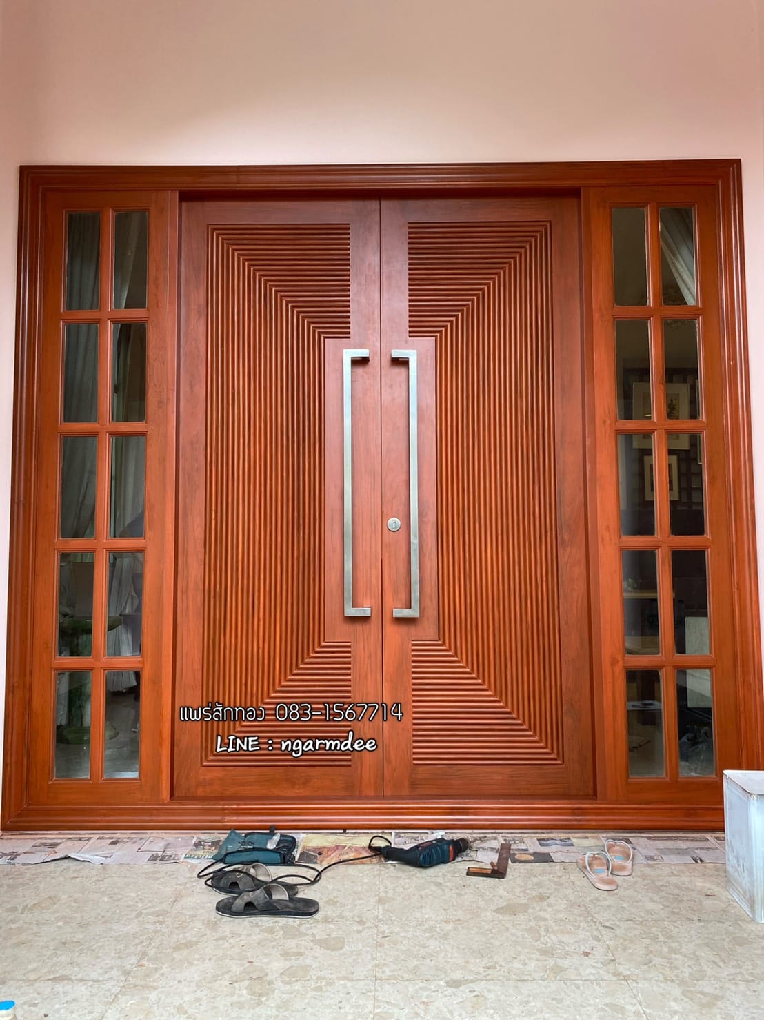 ประตูไม้สัก